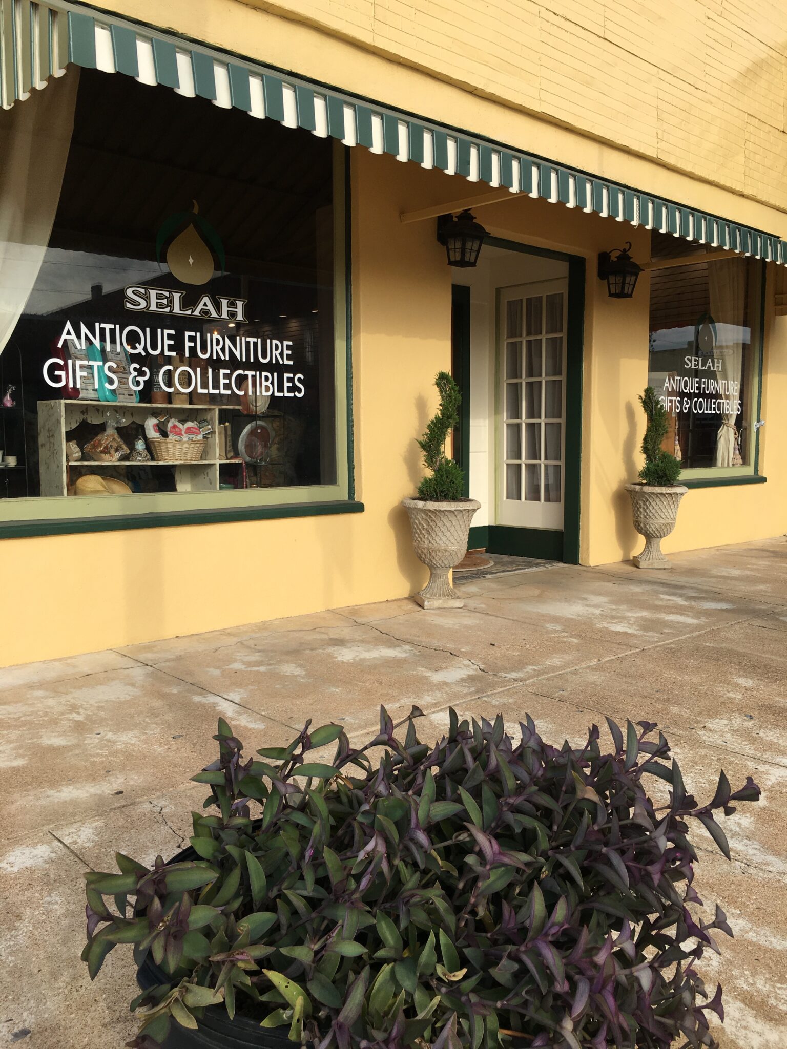 Selah Antiques Sidewalk View - Calvert Texas Chamber of Commerce