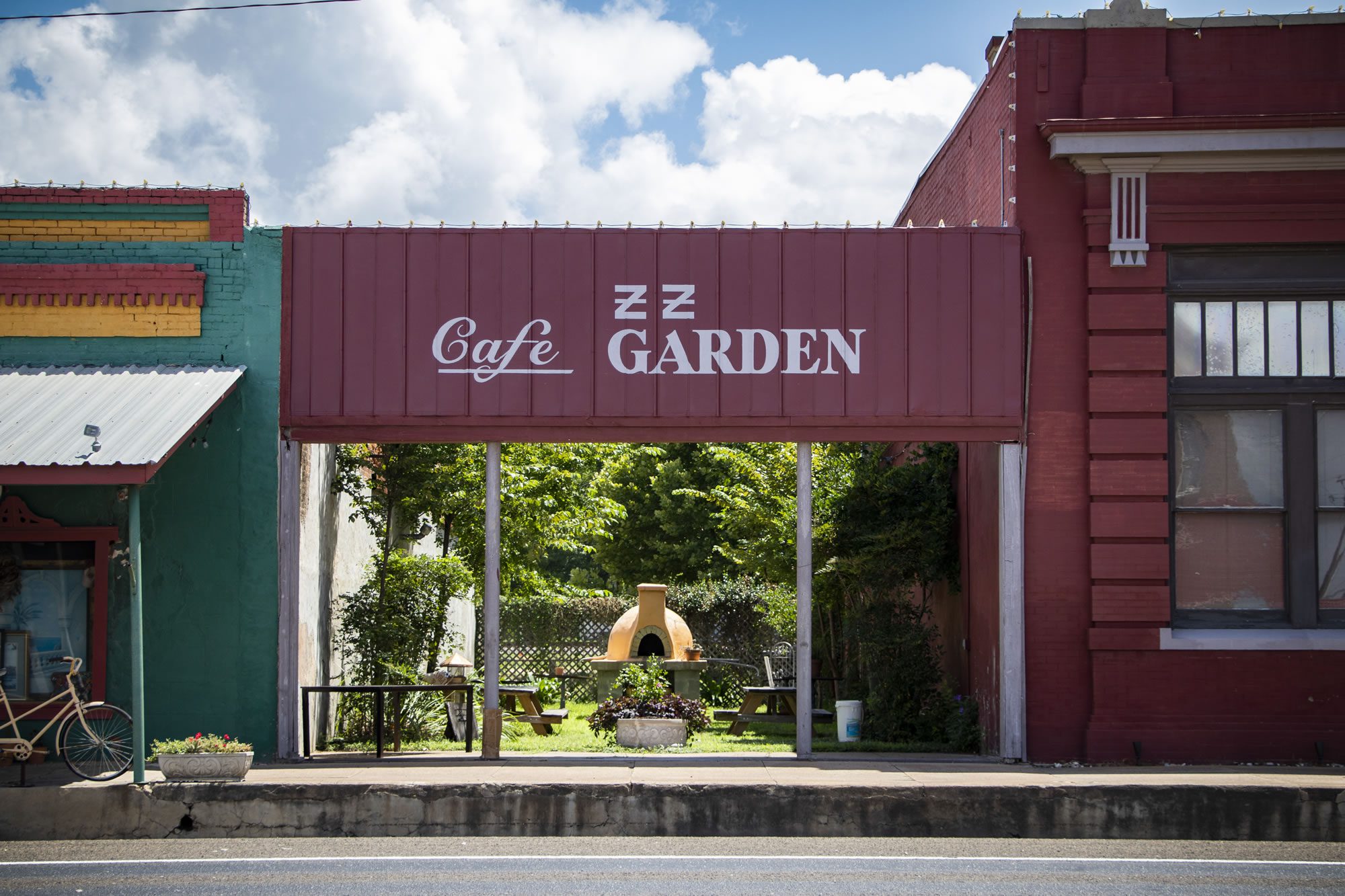 ZZ Cafe Garden - Calvert Texas Chamber of Commerce